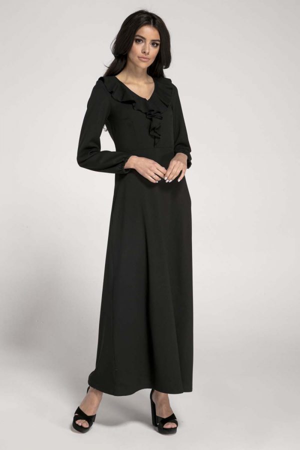 Długa Czarna Sukienka z Falbankami przy Dekolcie.