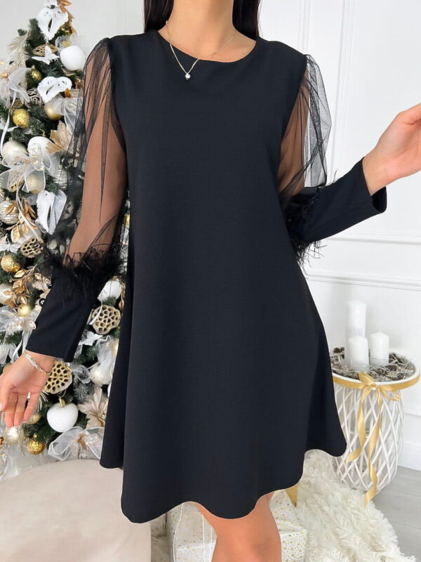 Czarna Sukienka z Ozdobnym Rękawem 9270-135