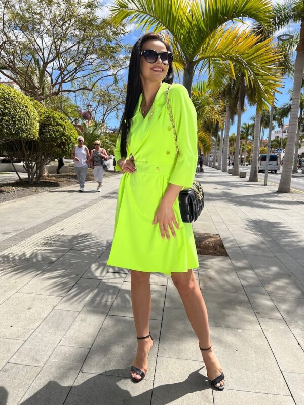 Neonowa Zielona Sukienka z Kopertowym Dekoltem 7626-111-C