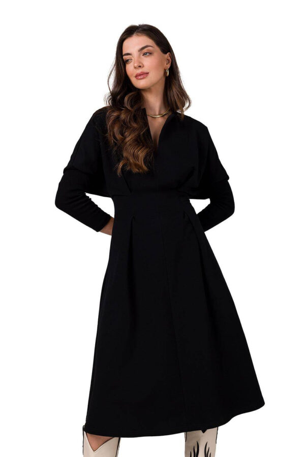 Rozkloszowana dzianinowa sukienka midi kimonowa czarna.