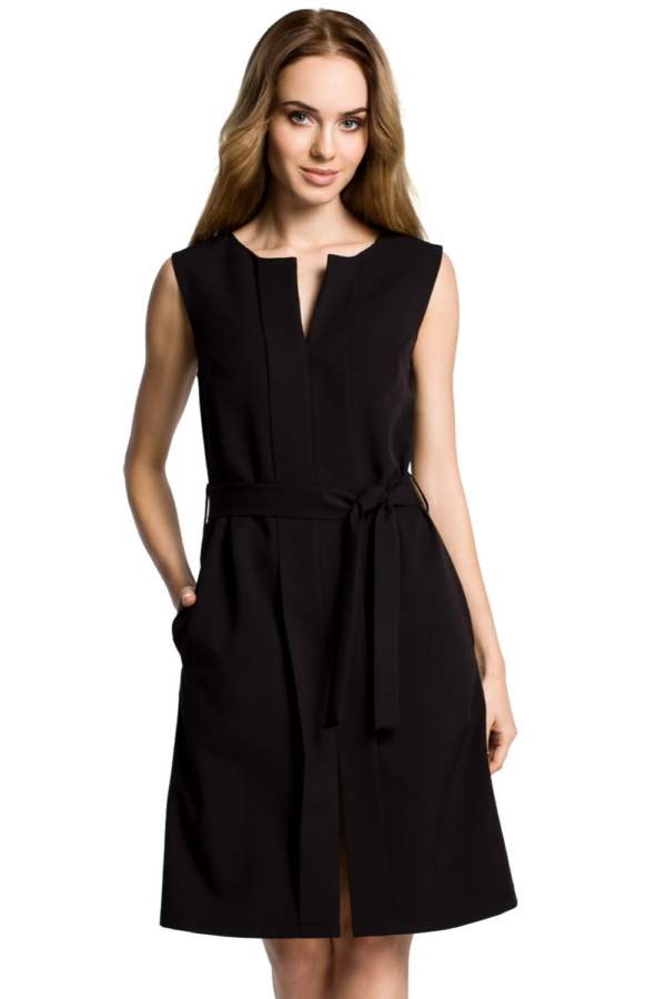 Elegancka sukienka trapezowa bez rękawów z paskiem w talii czarna.