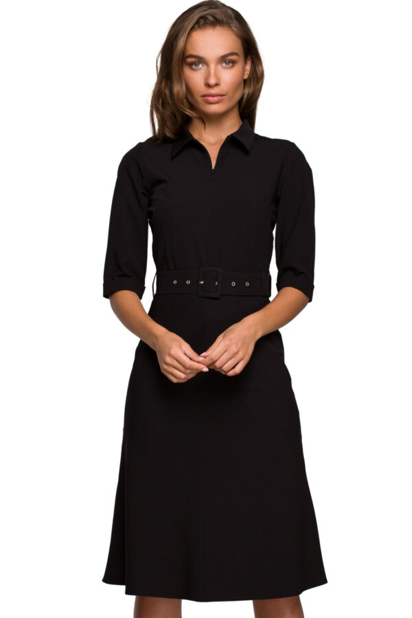 Elegancka sukienka koszulowa z kołnierzykiem i paskiem w talii czarna.