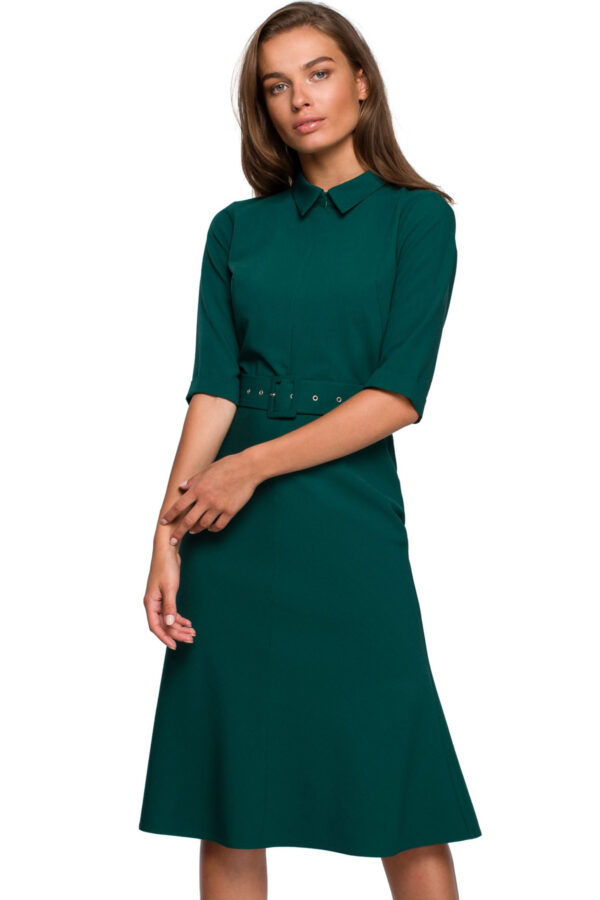 Elegancka sukienka koszulowa z kołnierzykiem i paskiem w talii zielona.