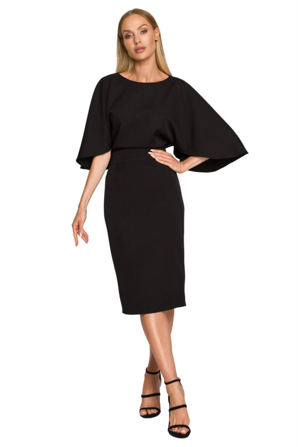 Sukienka elegancka ołówkowa z szerokimi rękawami czarna z pelerynką
