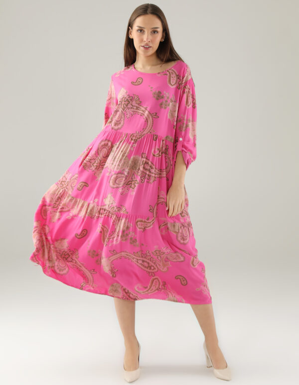 Różowa sukienka w paisley. Kwiaty n/a