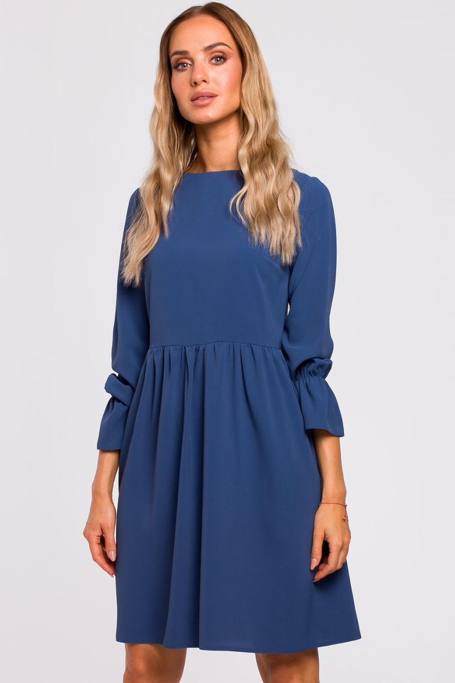 Sukienka elegancka rozkloszowana z falbaną niebieska