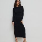 Sukienka z marszczeniami w kolorze TOTALLY BLACK - PIURA-S/M